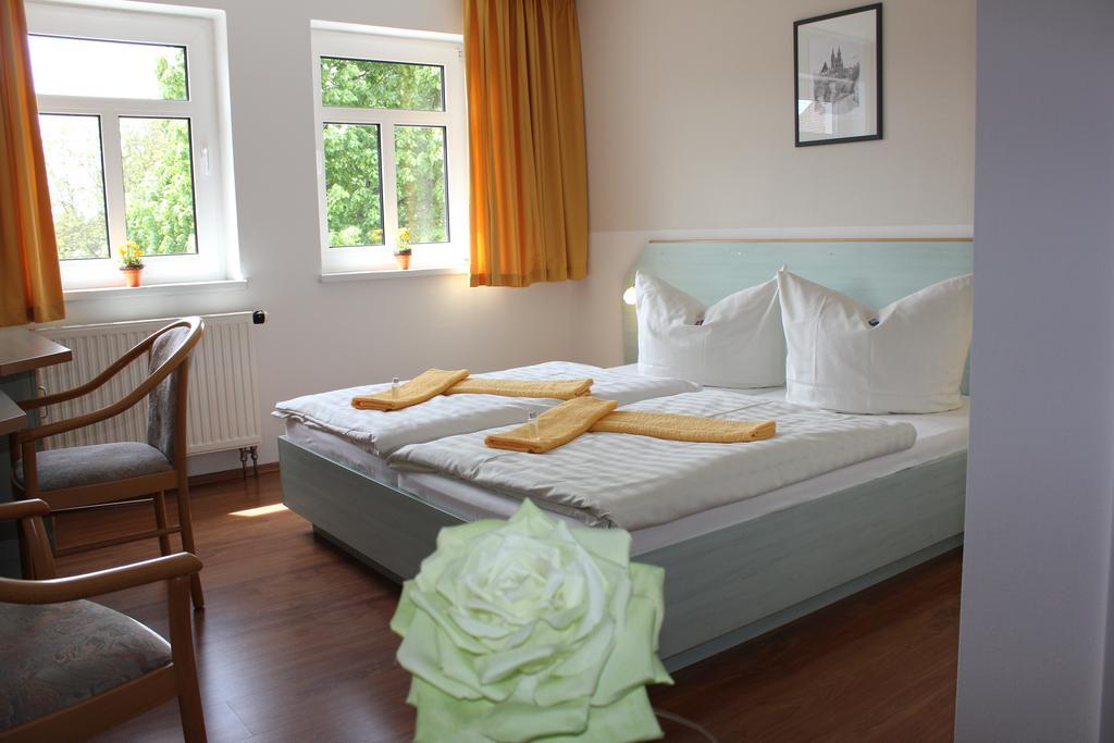 Lindenhof Hotell Thiendorf Exteriör bild